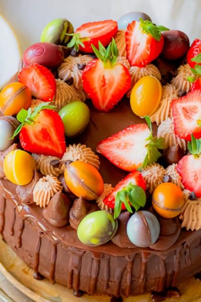 Layer cake au chocolat et aux fraises