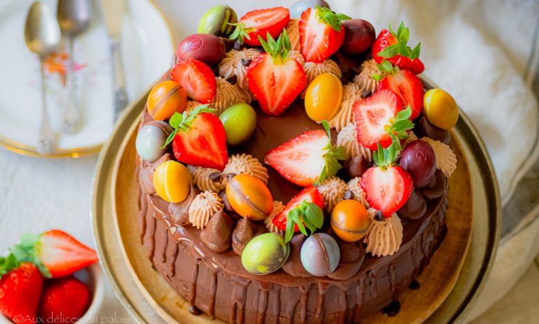 Layer cake au chocolat et aux fraises