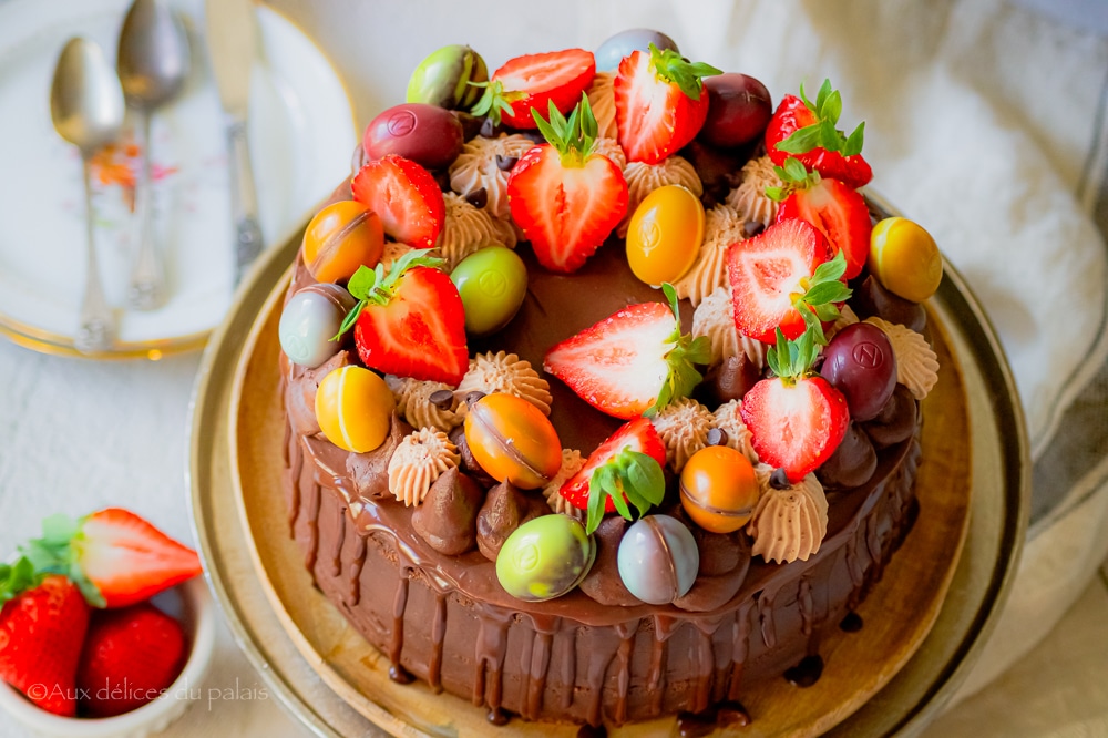 Layer cake au chocolat et aux fraises