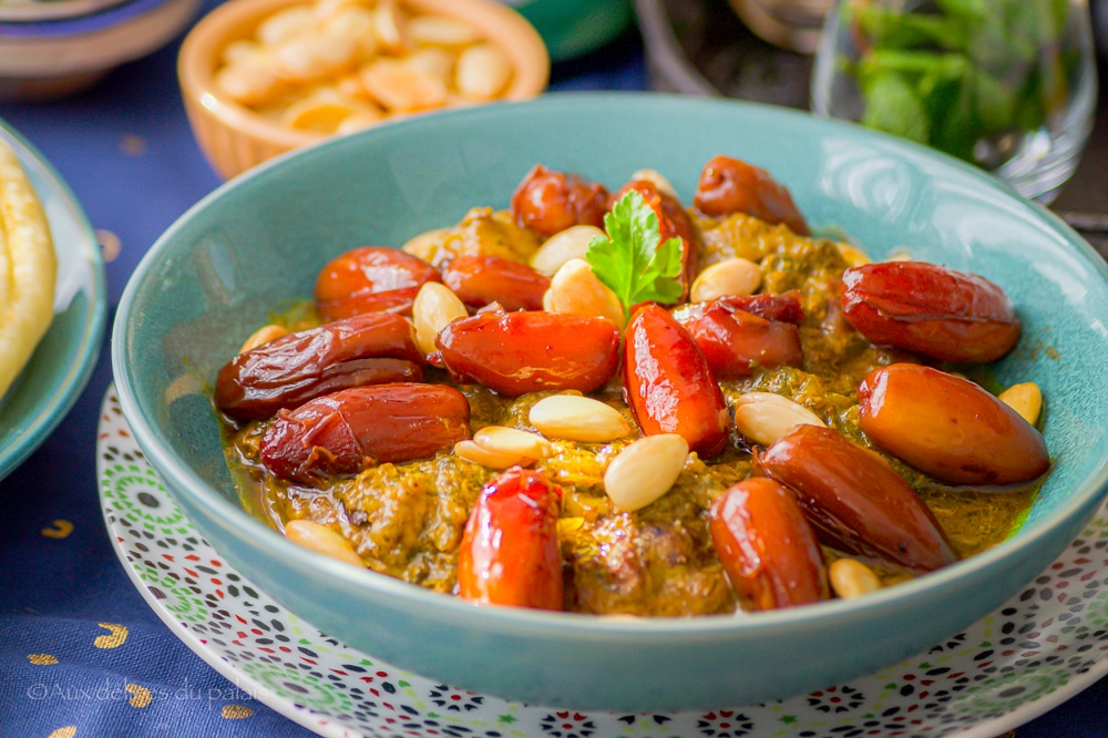 Tajine sucré - salé au poulet, abricots caramélisés, amandes