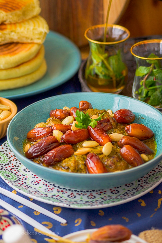 Tajine d'agneau aux dattes et amandes