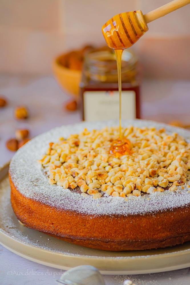 Gâteau moelleux aux noisettes et miel