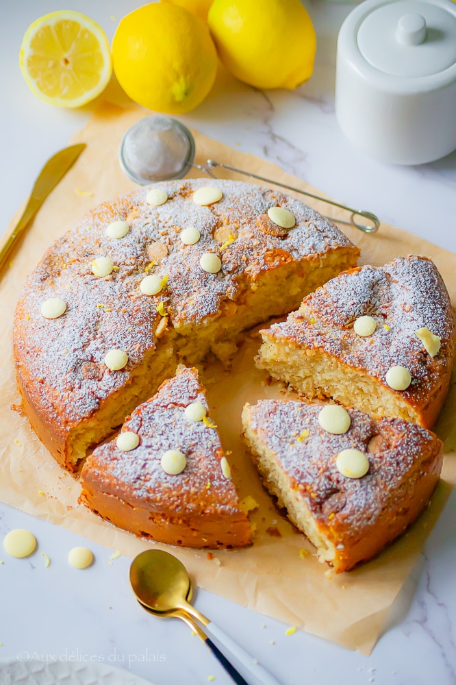 Gâteau moelleux au citron et chocolat blanc