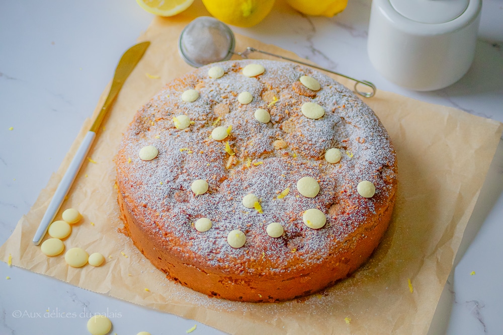 Gâteau moelleux au citron et chocolat blanc