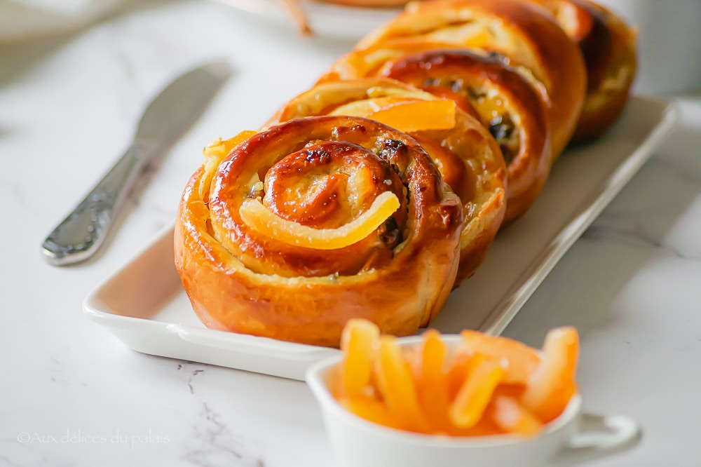 Brioche roulée à la crème raisins secs et orange confite