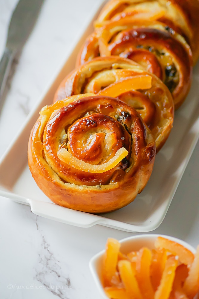 Brioche roulée à la crème raisins secs et orange confite