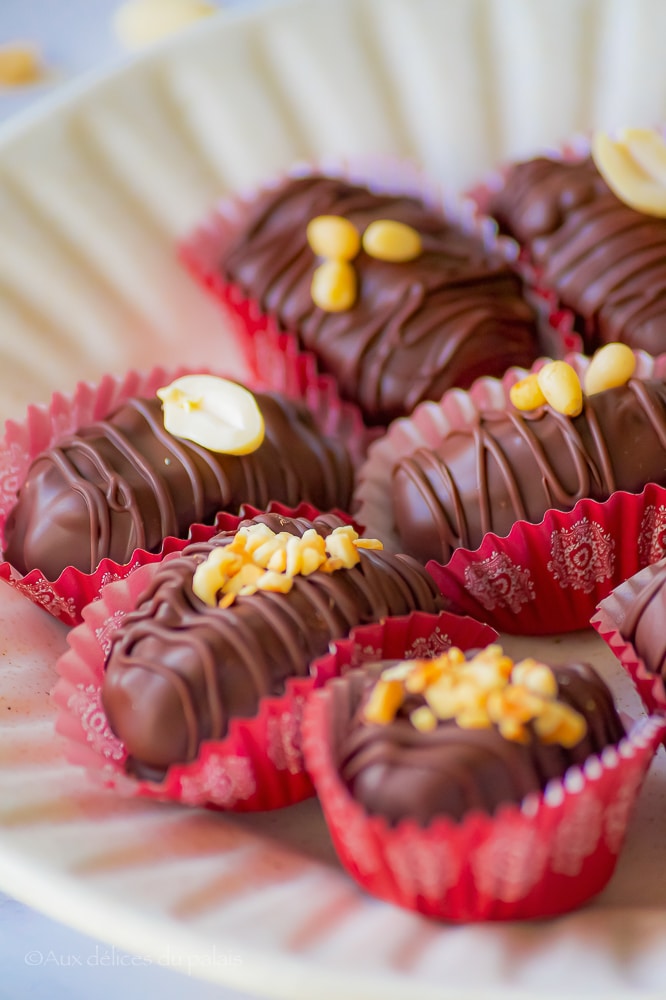 Dattes au chocolat fourrées au beurre de cacahuètes