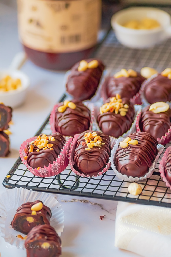 Dattes au chocolat fourrées au beurre de cacahuètes