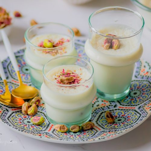 Mhalbi crème au riz et raisins secs