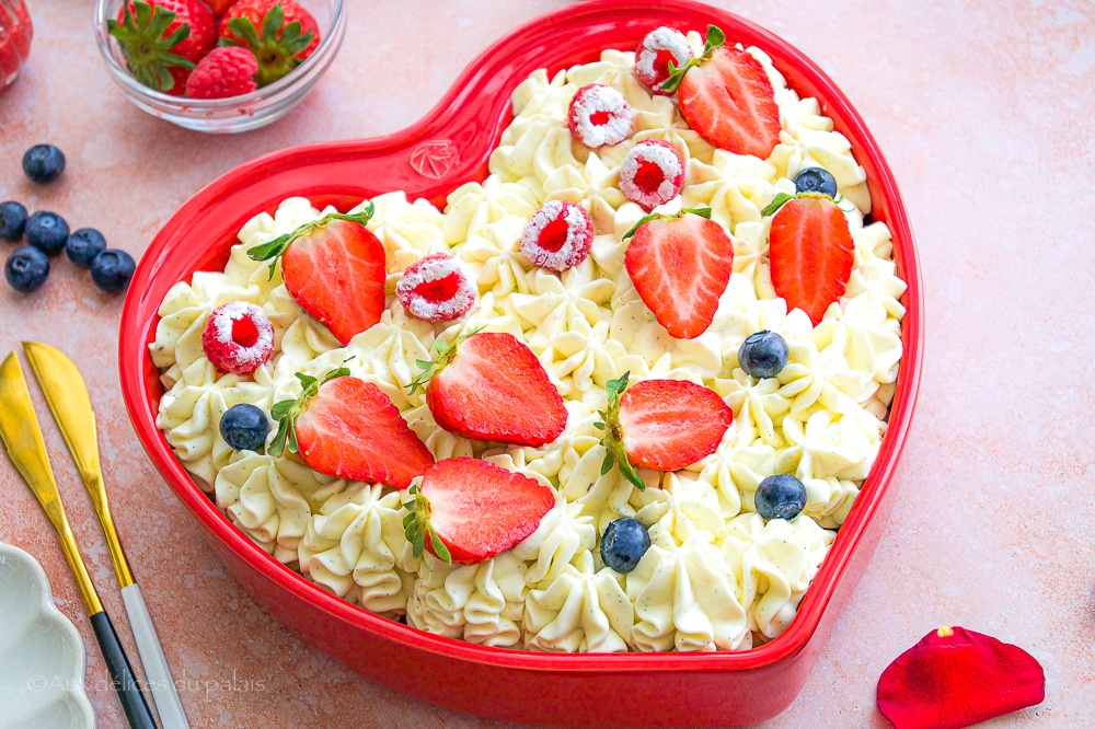 Gâteau moelleux aux fruits rouges ganache vanille