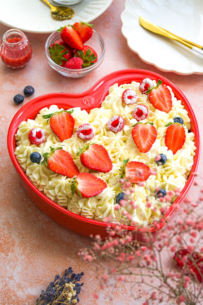 Gâteau moelleux aux fruits rouges ganache vanille