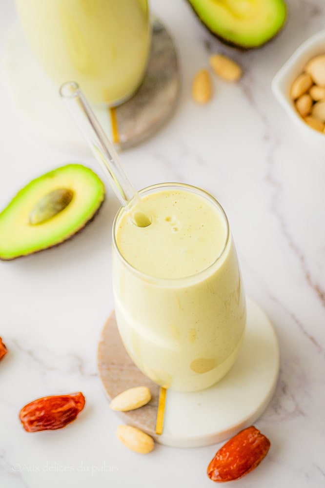 Milk-shake avocat dattes et amandes