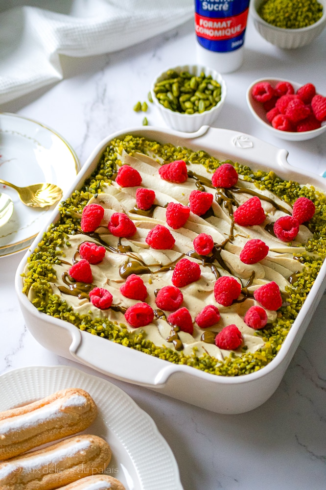 Tiramisu aux framboises et aux pistaches