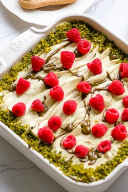 Tiramisu aux framboises et aux pistaches