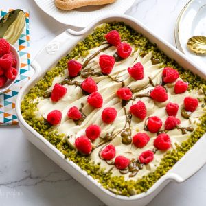 Tiramisu aux framboises et aux pistaches