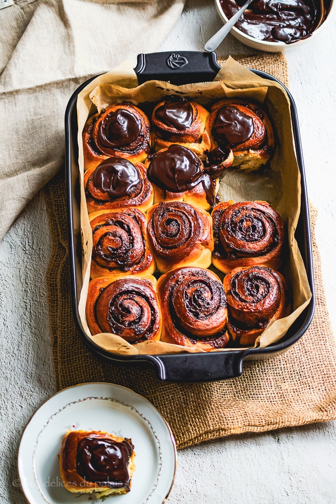 Cinnamon rolls brioche roulée à la cannelle et au chocolat