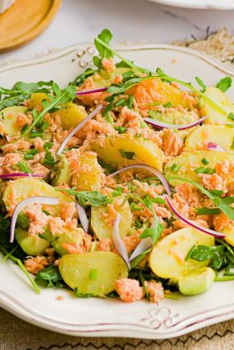 Salade de pommes de terre, avocat et saumon fumé