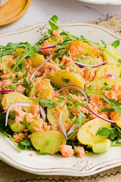 Salade de pommes de terre, avocat et saumon fumé