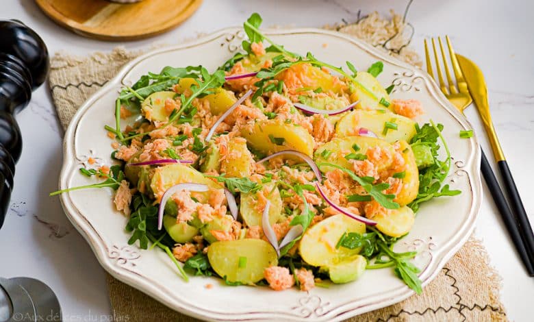 Salade de pommes de terre, avocat et saumon fumé