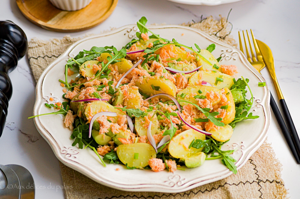 Salade de pommes de terre, avocat et saumon fumé