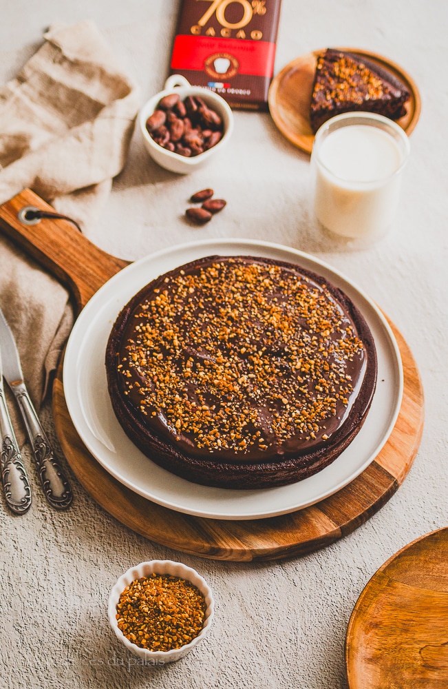 gâteau au chocolat et compote et lait en poudre