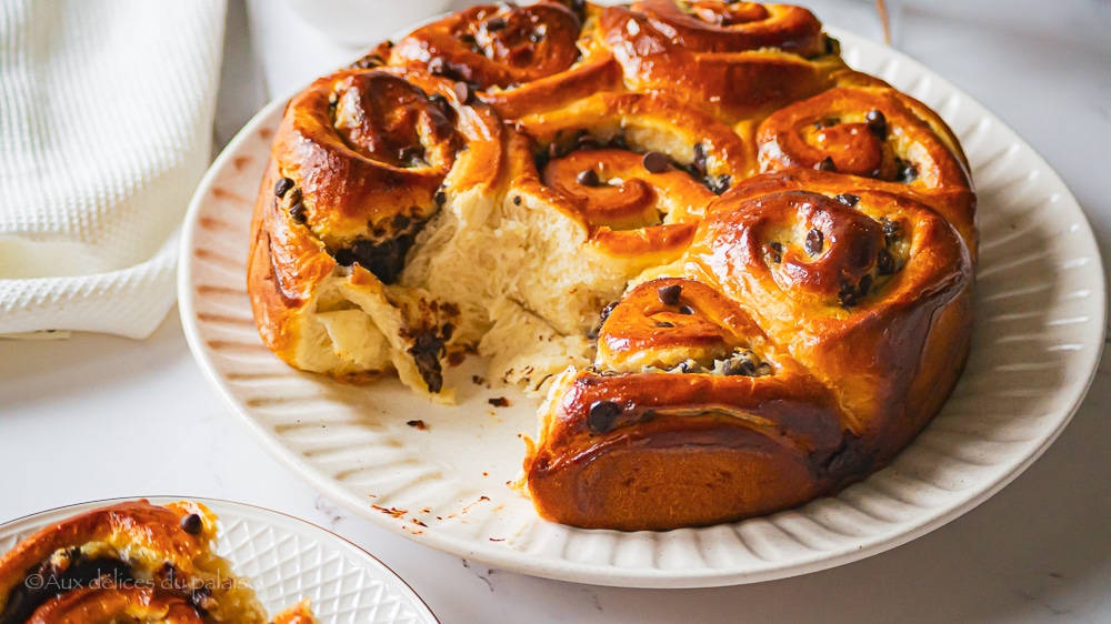 Chinois brioche à la crème pâtissière et pépites de chocolat