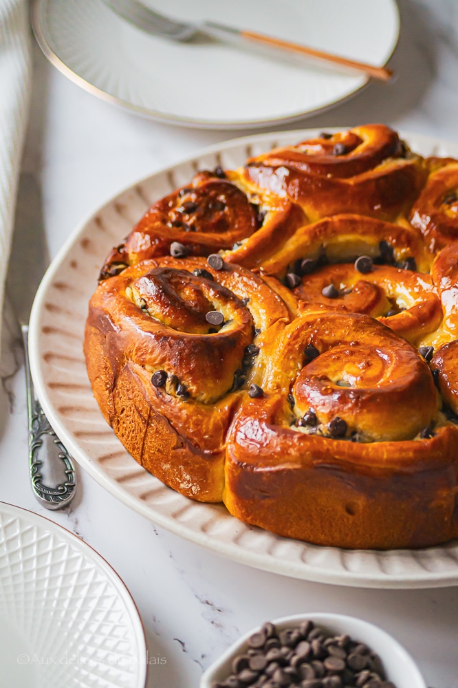 Chinois brioche à la crème pâtissière et pépites de chocolat