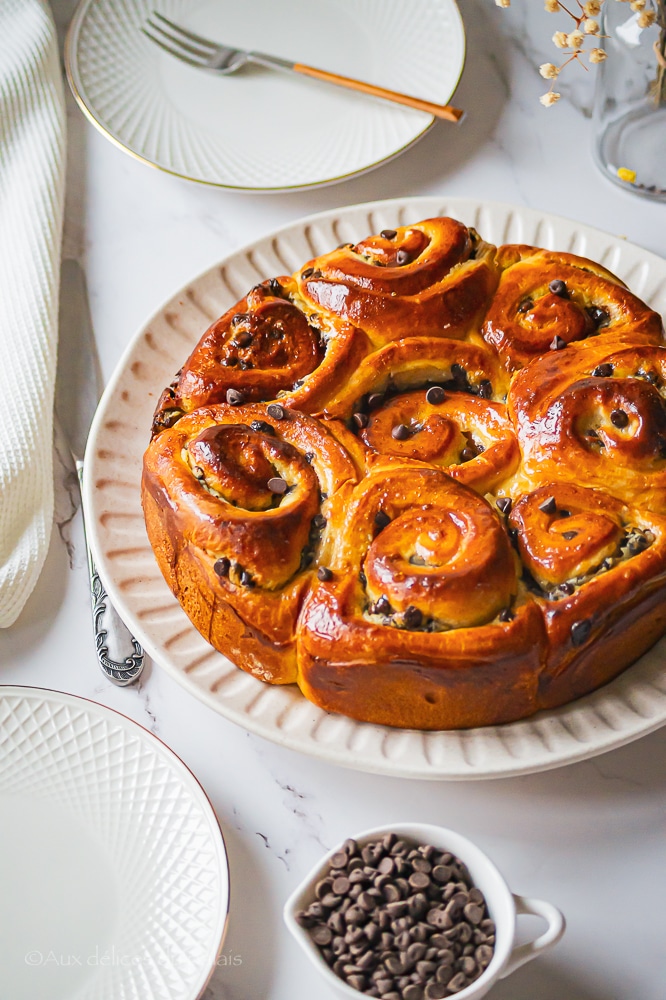 Chinois brioche à la crème pâtissière et pépites de chocolat