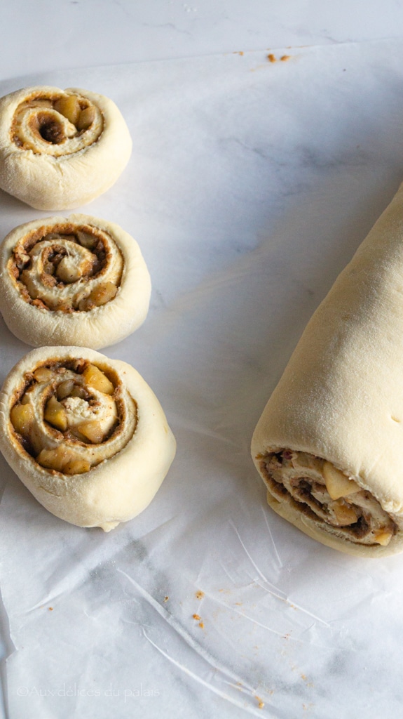 Cinnamon rolls brioche roulée aux pommes et caramel