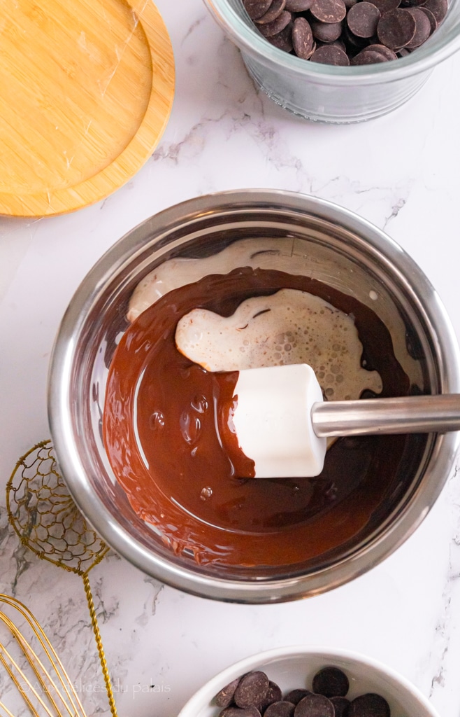 recette ganache montée au chocolat pour entremets et gâteaux 