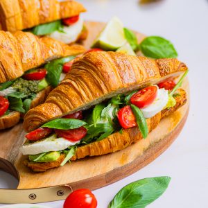 Croissants salés tomate pesto mozzarella