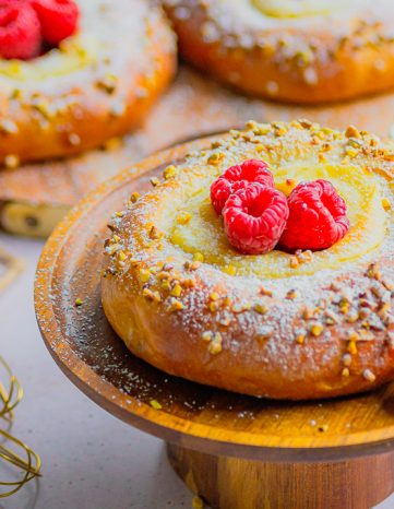 Brioche aux framboises et crème pâtissière