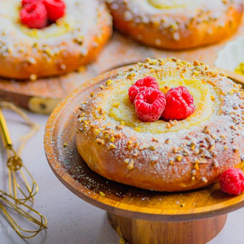 Brioche aux framboises et crème pâtissière