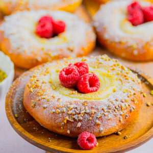 Brioche aux framboises et crème pâtissière