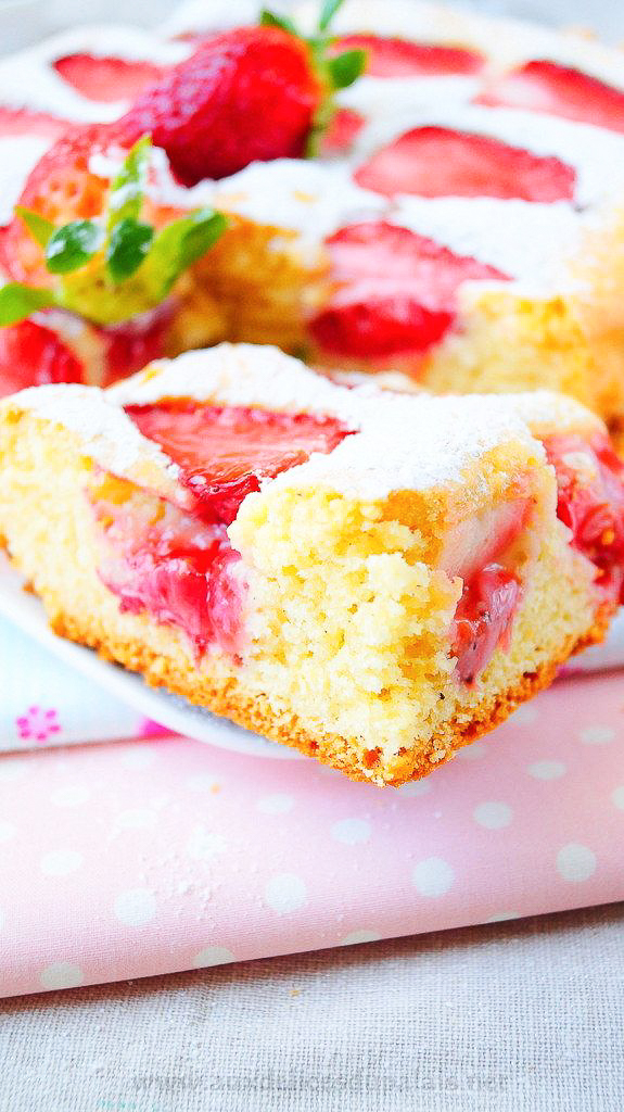 Gâteau moelleux aux fraises facile