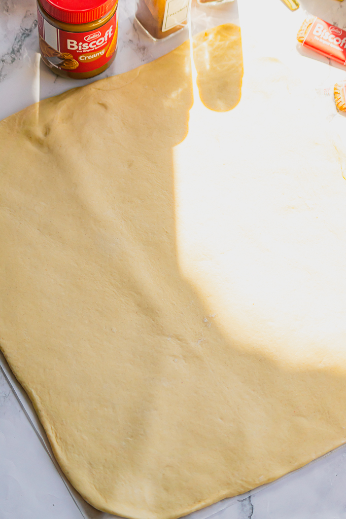 étaler la pâte à brioche finement
