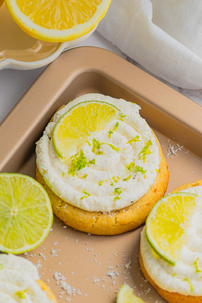 Cookies citron, noix de coco au glaçage vanille