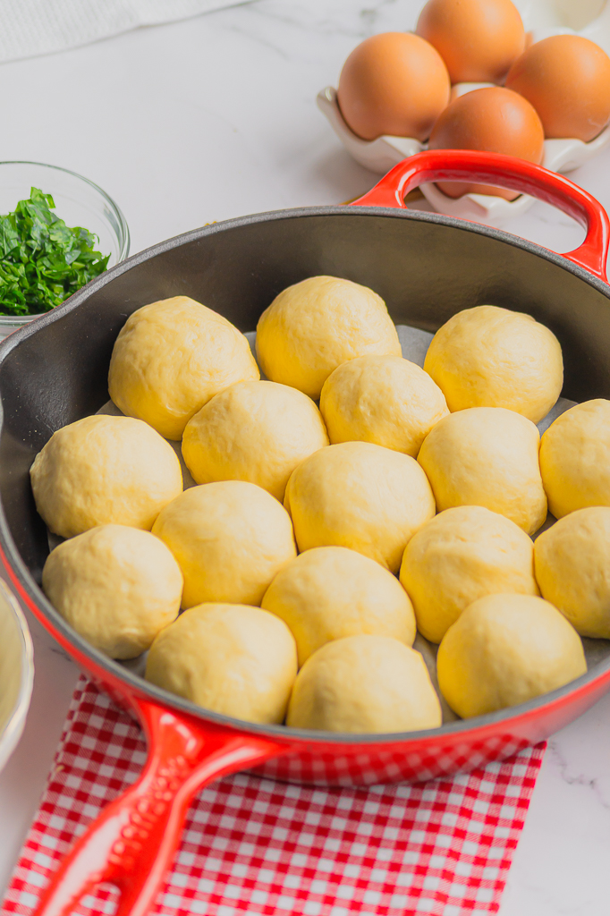 Petits pains au fromage ail et herbes (Pull-apart buns)