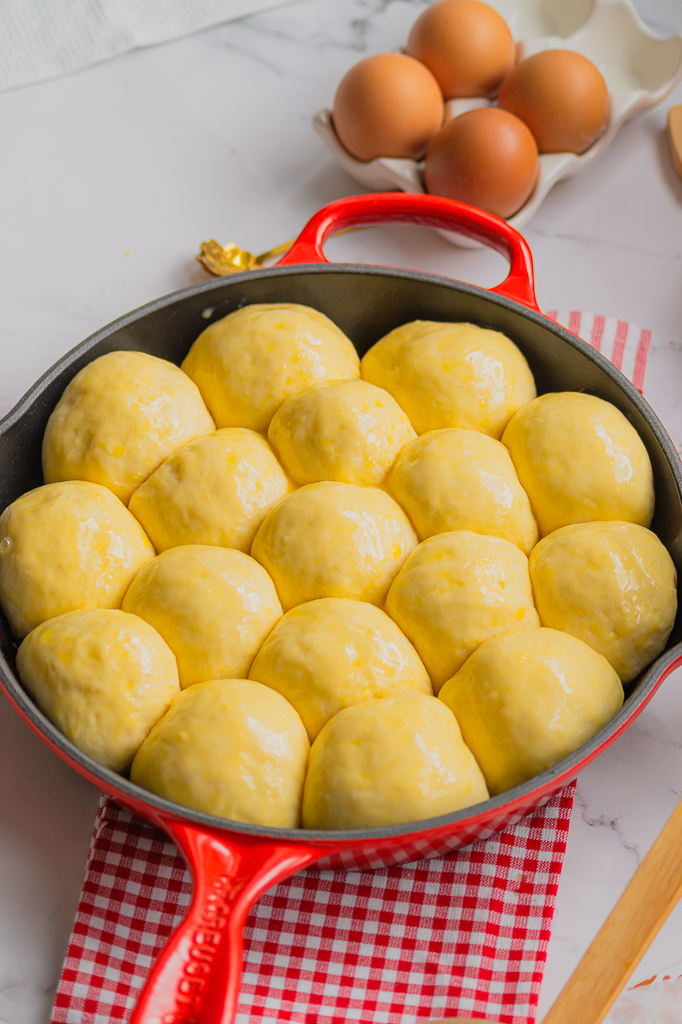 Petits pains au fromage ail et herbes (Pull-apart buns)