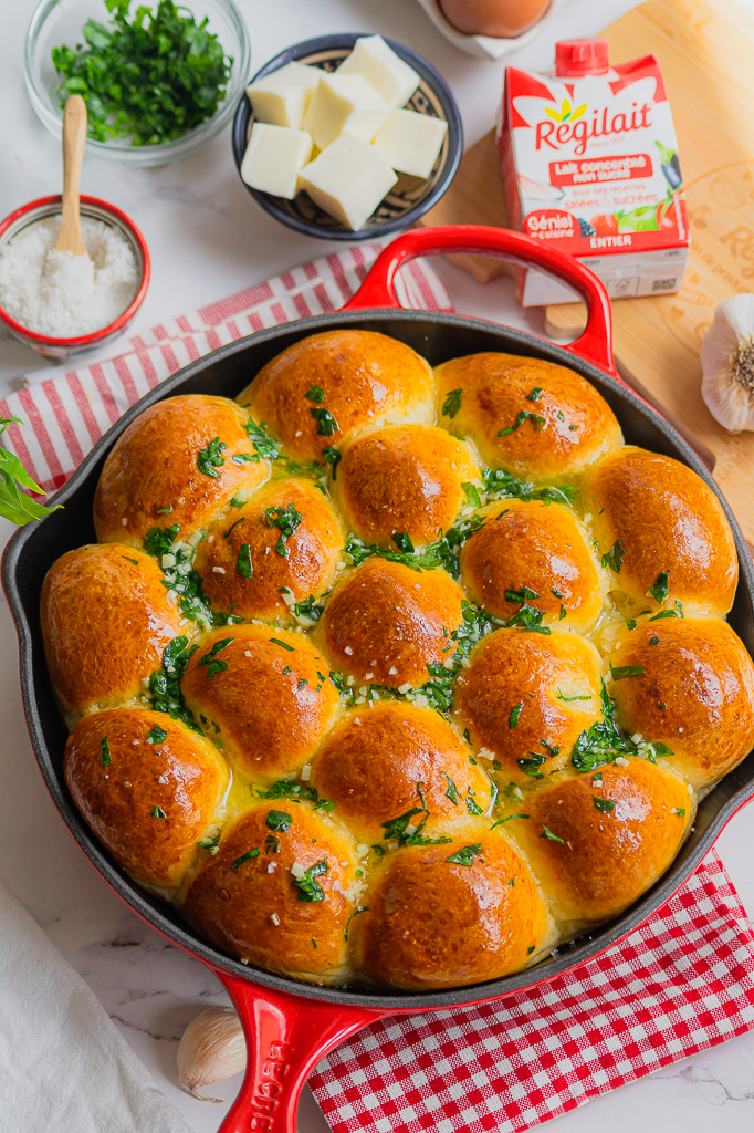 Petits pains au fromage ail et herbes (Pull-apart buns)