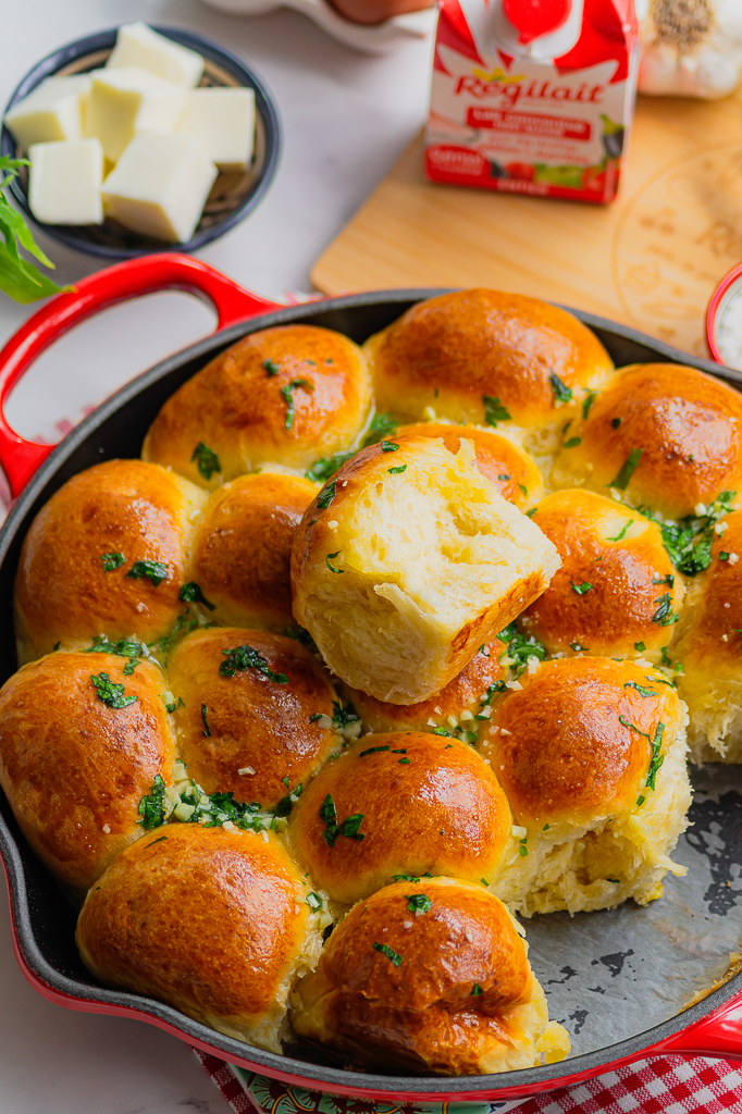 Petits pains au fromage ail et herbes (Pull-apart buns)
