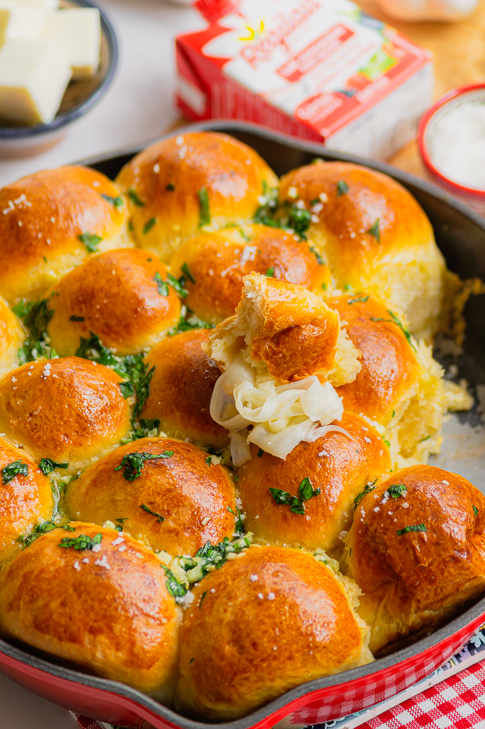 Rolls de mozzarella à l'ail et persil
