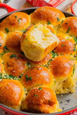 Petits pains au fromage ail et herbes (Pull-apart buns)