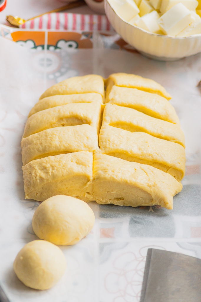 Petits pains au fromage ail et herbes (Pull-apart buns)