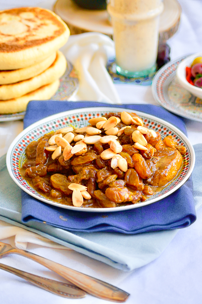 comment faire une Mrouzia d'agneau raisins secs safran et amandes