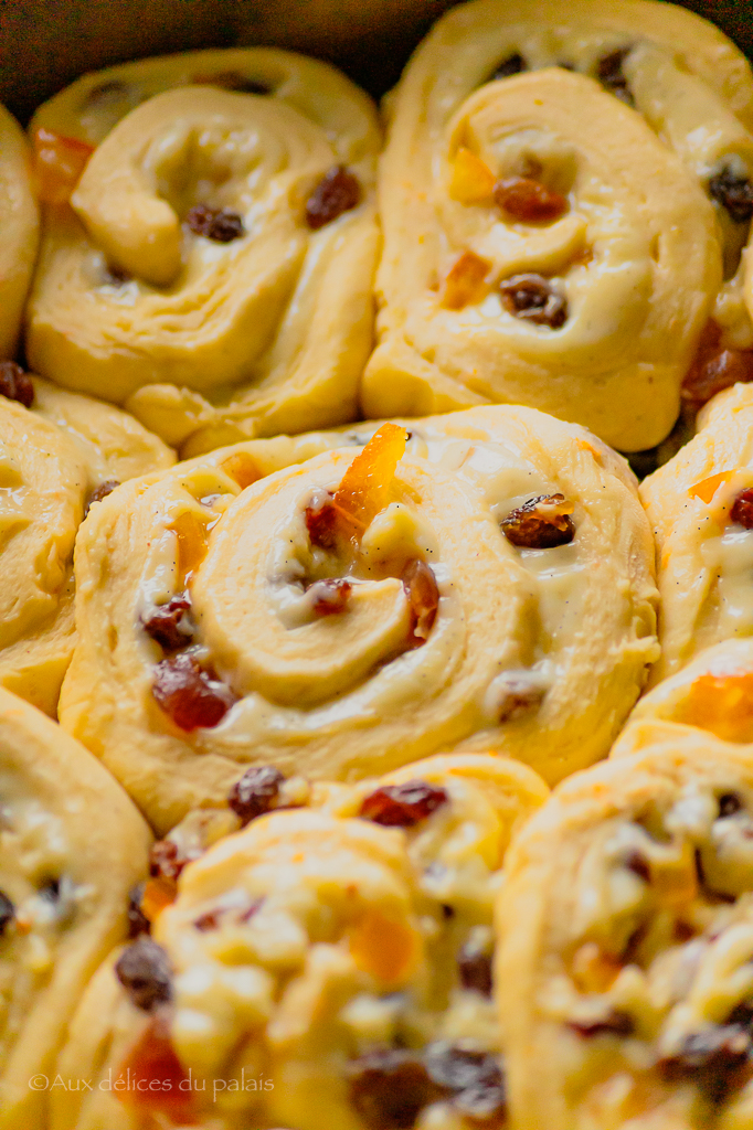 Brioche roulée à la crème pâtissière et fruits confits