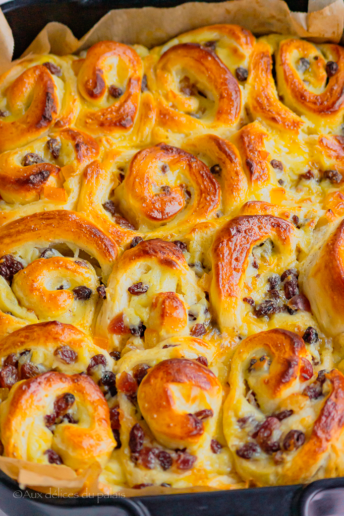 Brioche roulée à la crème pâtissière et fruits confits