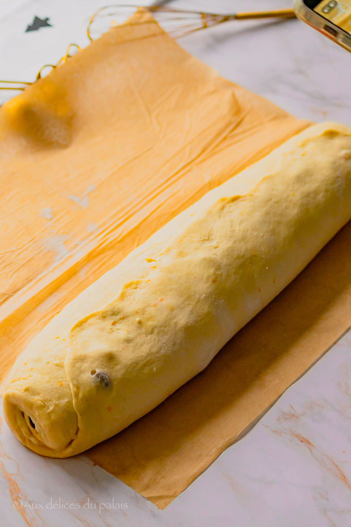 Brioche roulée à la crème pâtissière et fruits confits