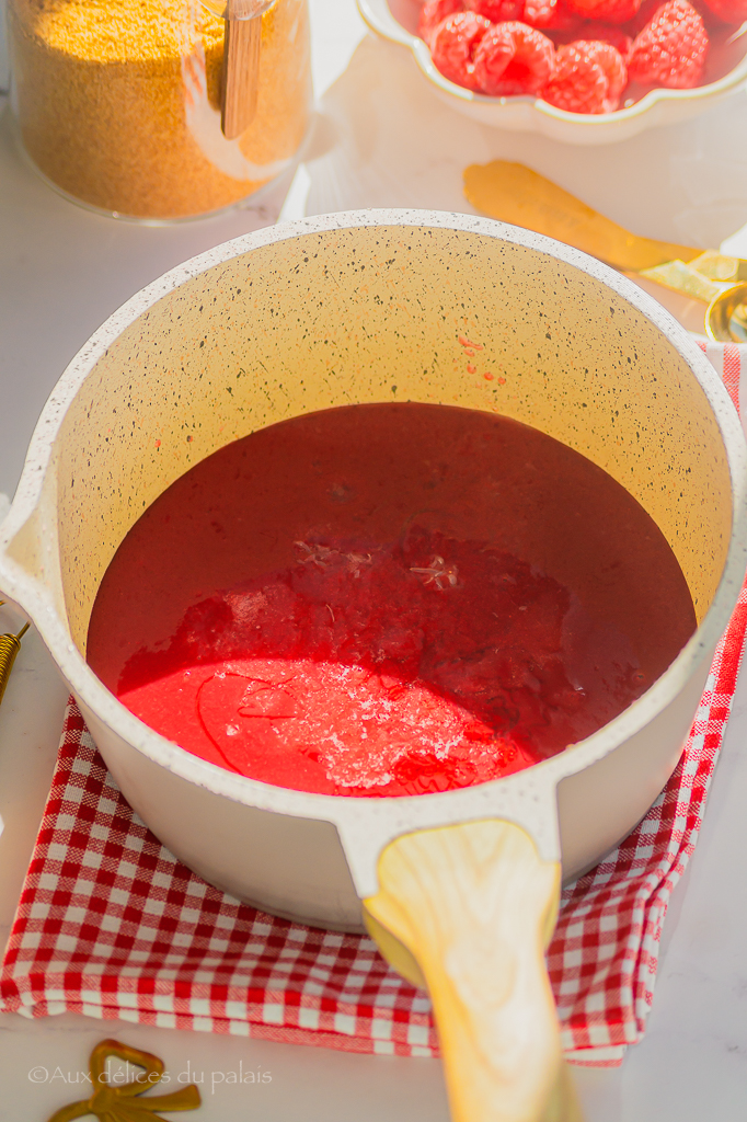Tarte sablé breton aux fraises et framboises crème vanille