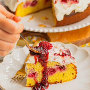 Gâteau ricotta, citron et framboises à la semoule fine
